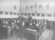 Kristus Koningschool klas in 1943 met A. Herten.jpg