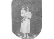 Peeters Elisabeth (oma) met zoontje Frans op de arm.JPG
