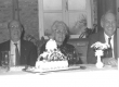90 jaar tante Marie, tussen Frans van der Elst en Ren Kiekens.jpg